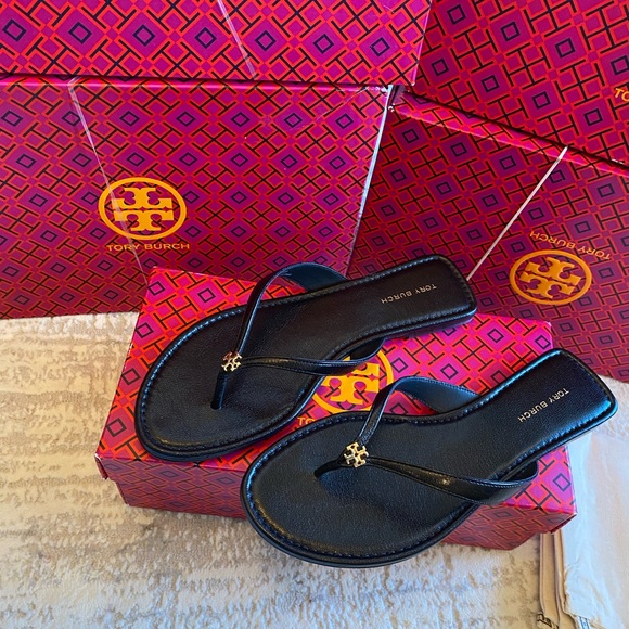 Tory Burch Black Leather Classic Flip Flops - Picture 4 of 8